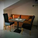 Milic - With Sea View 4 شقة غورني كارين