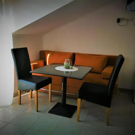 Milic - With Sea View 4 شقة غورني كارين