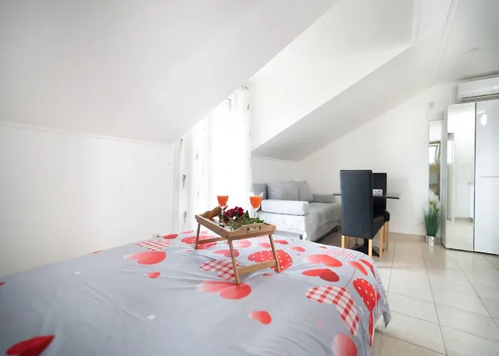 Milic - With Sea View 4 * 고르니 카린